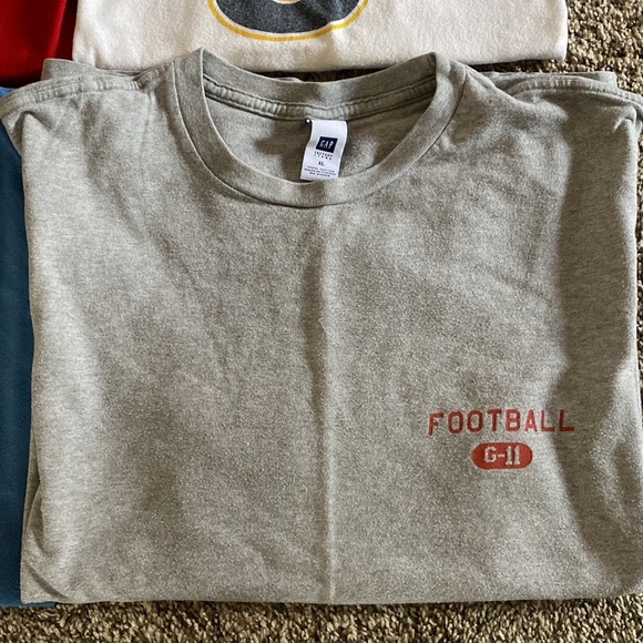 4 pack of gap T-shirts. Size XL - Picture 5 of 5